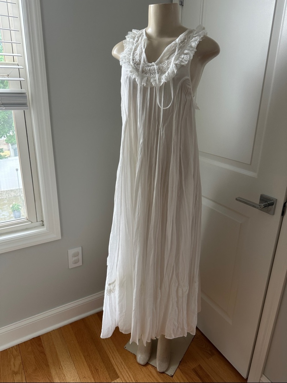 Women’s White Lace-Trim Cover up